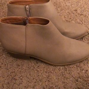 Nude/taupe colored booties size 10